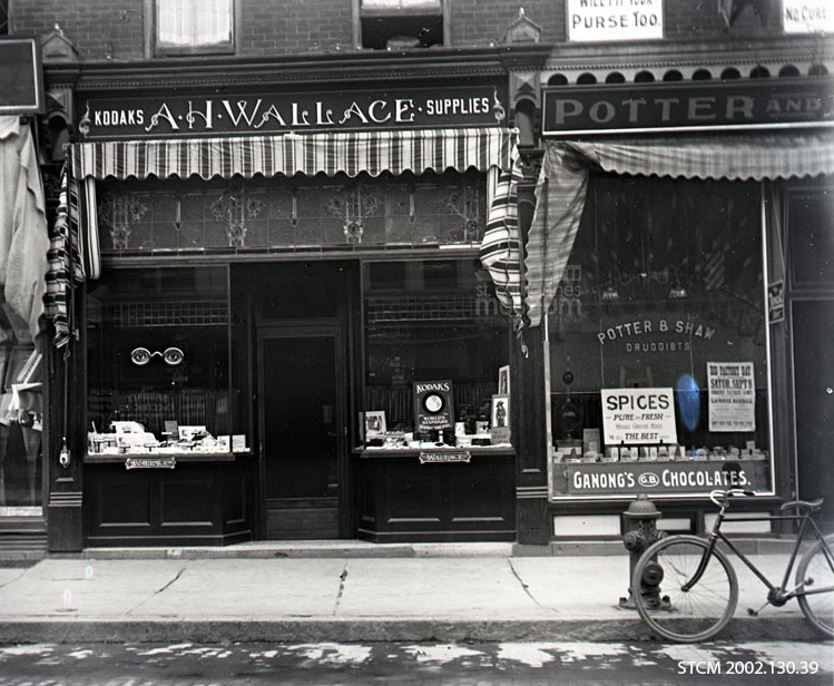 StCMuseum's tweet photo. As we get close to the end of the #MuseumsofNiagara #MuseumRumble, you #MustSee clearly to be able to see all the great things at Museums in Niagara! Here's an ad from our collection for Wallace, The Optician. They were located on St. Paul St in @St_Catharines from 1906-1934. https://t.co/dc1ylD9KCq