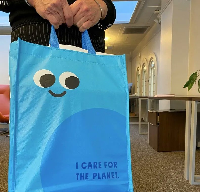 PacWorkplaces's tweet photo. Who's ready for #EarthDay2022 ? 🙋 

We are, and we just published a new blog as proof! 👉 the link: https://t.co/NW24CSQLPa https://t.co/ADNaXYnwEi