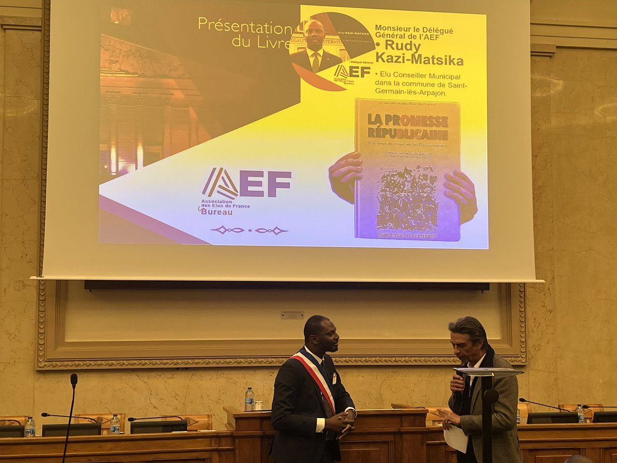 Intervention de contributeurs pour présenter le livre « La Promesse Républicaine » et pour expliquer leur motivations.
<a href="/azizsenni/">Aziz Senni</a> <a href="/BSirsalane/">Bouchra Sirsalane</a> <a href="/luciana_siras/">Siras Luciana</a>