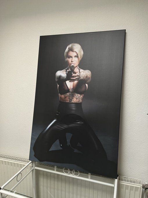 Vielen vielen Dank, f&uuml;r das tolle Geschenk 🙈 https://t.co/MvvLGVlFZ7