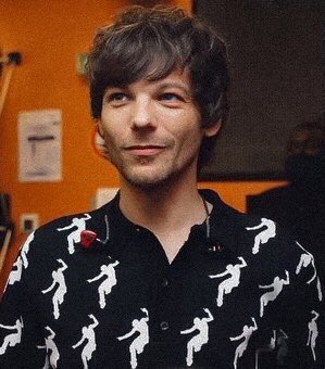 louis is so pretty ♡