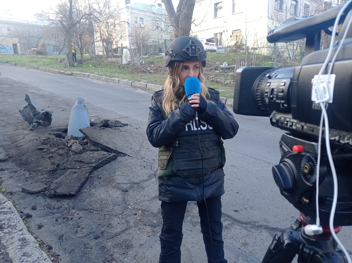 <a href="/overon_news/">overon</a>   cubriendo noticias y dando soluciones #broadcast desde #Járkov gracias a los compañeros <a href="/Laura_chiclana/">Laura de Chiclana Benjumeda</a>  y <a href="/maburatta/">Mariano Burattini</a>  #BreakingNews