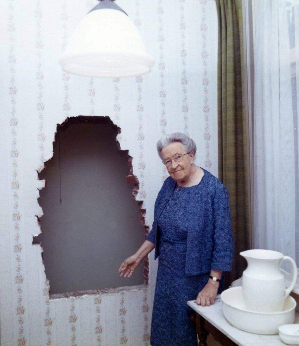 histories_arch's tweet photo. After Nazis invaded Netherlands in 1940, a Dutch watchmaker named Corrie Ten Boom and her family decided to build a secret room in their house. For four years they would use this room to hide Jews. They were thus able to hide 800 Jews.

#archaeohistories https://t.co/jK7rsOcpPL
