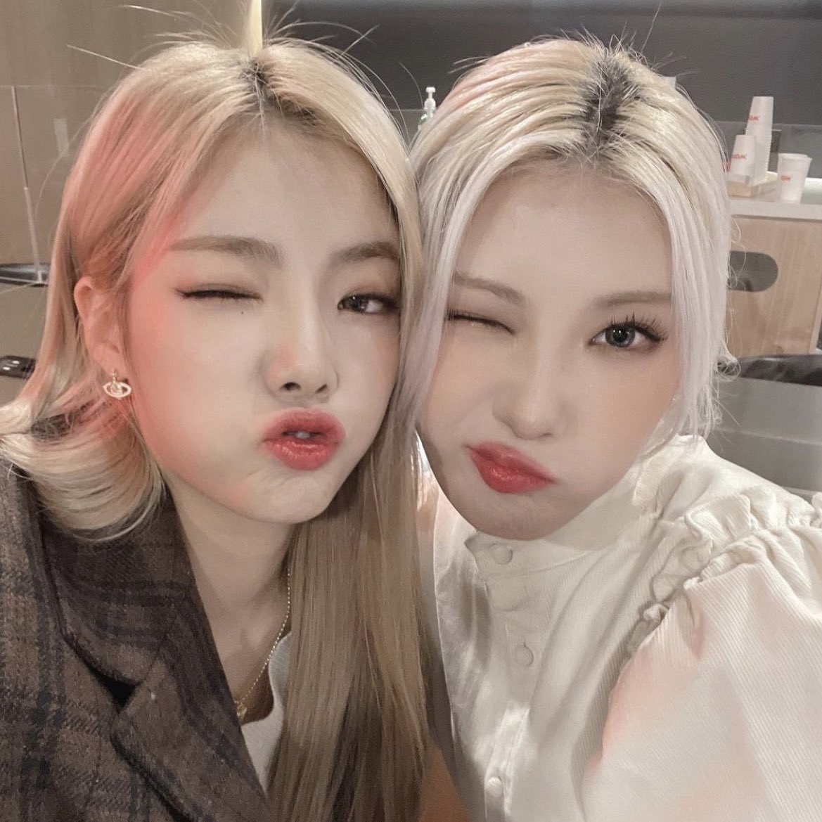 plorystay's tweet photo. 🤍 🤍 

#HYUNIN #CHAEGO
#HYUNJIN #I_N #CHAEIN #NAGOEUN
#StrayKids #PURPLE_KISS https://t.co/THWJsnCEOv