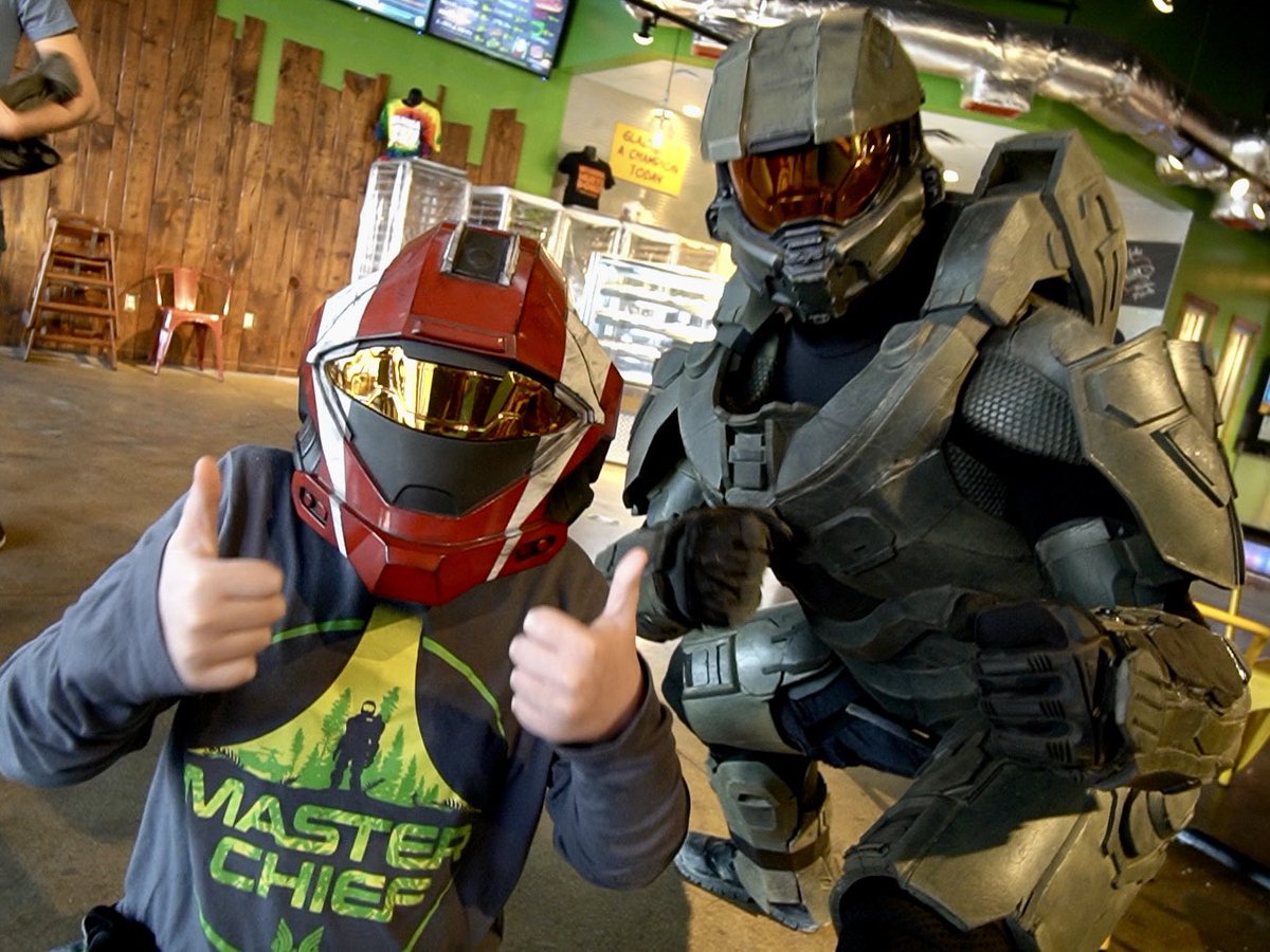 MrsMeyer83's tweet photo. https://t.co/y0m0WbKacX The BEST Day Ever! Thanks SO Much! @impactprops #halo #masterchief #FYP #halofans #gaming #gamingcommunity #awesome #halofans #playwithethan #impactprops https://t.co/jPpxyXZpCi