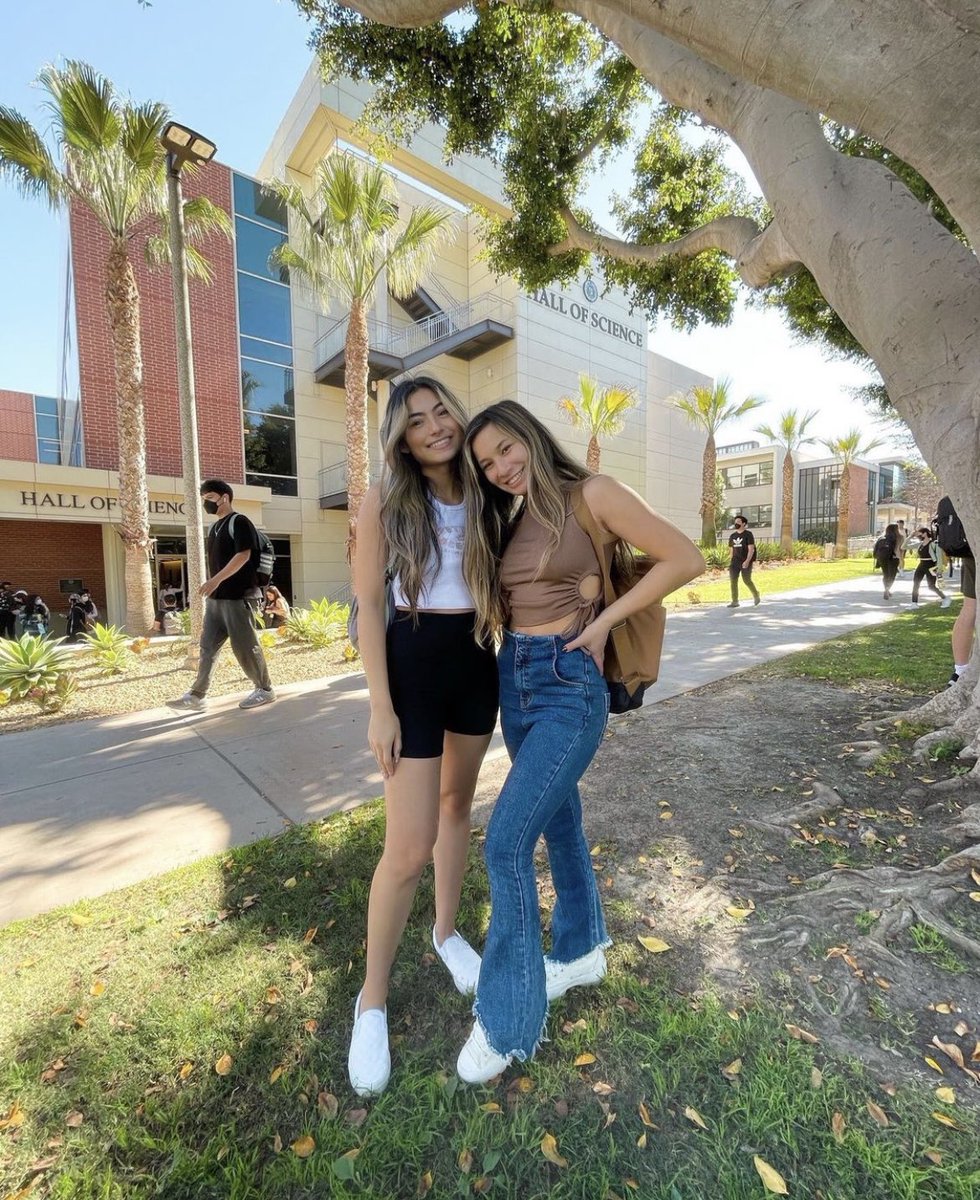 SigmaKappaCSULB's tweet photo. We love running into our sisters on campus! 💕 With the Spring semester coming to an end, Gamma Theta is ready to study and finish the year strong. 🕊#LBStateSigKap #DoveLove https://t.co/sXs2rWLYUZ