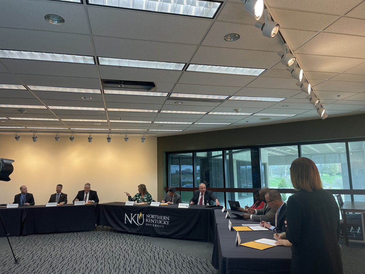 Rachel4KY's tweet photo. Great announcement today that 9 NKY school districts are joining the Young Scholars  Academy through @nkuedu including Newport, Bellevue &amp; Dayton Independent schools.  Participants attend for dual credit &amp; many graduate HS with an Associates Degree! Saving an av of 22k in tuition https://t.co/snMSpY2PwX