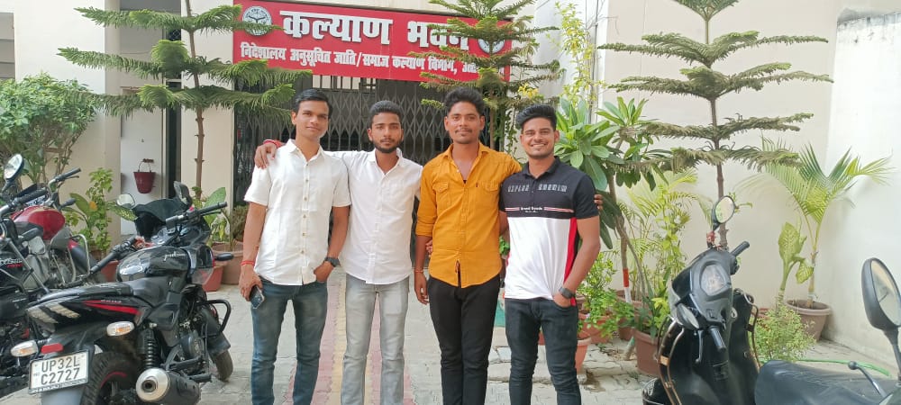 mashutoshnsui's tweet photo. छात्रों पर संकट अर्थात देश के भविष्य पर संकट , और हम यह कभी नहीं होने देंगे, लड़ेंगें और जीतेंगे, सरकार को हर हाल में हमारी बात सुननी होगी और उसे माननी होंगी, संघर्ष जीत तक यूं ही चलता रहेगा, 
#छात्रवृति_देनी_होगी 
@UPGovt
@myogiadityanath
@JavedMustafa_ https://t.co/h8dtwRRsFh