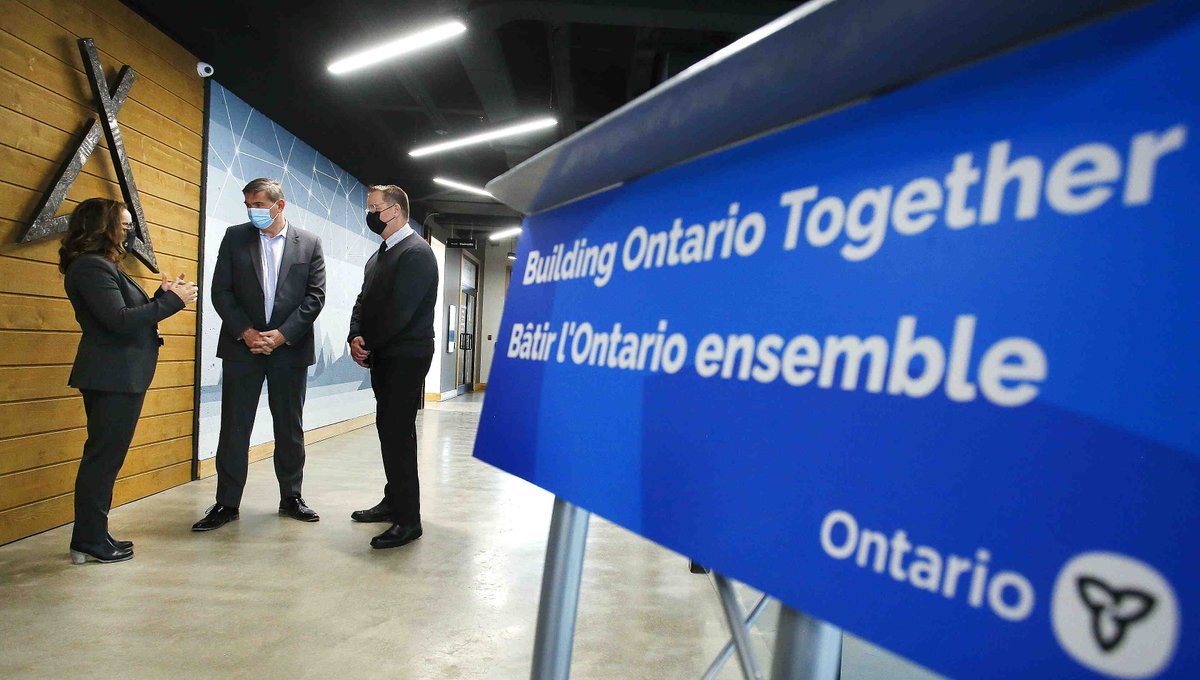 cliffskarstedt's tweet photo. Peterborough-Kawartha MPP @DaveSmithPtbo chats with Rhonda Keenan, president and CEO @PtboEcDev  and Drew Van Parys @FlemingCollege after announcing $2.7 million for Pathways to Prosperity, administered by PKED at Venture North building in #PTBO. (shot for @PtboExaminer) https://t.co/COsrMmS1Q6