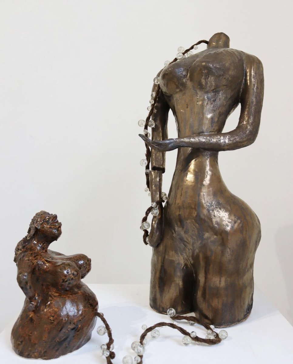 ‘Building a connection’ by Hanelle is derived of two ceramic figurines connected by a woven vine. 

“My piece consists of two ceramic female figures, who together represent the interaction between the arts and science.” #art #sciart #ceramics #friendship <a href="/helsinkiuni/">University of Helsinki</a> #ftdk 🪡