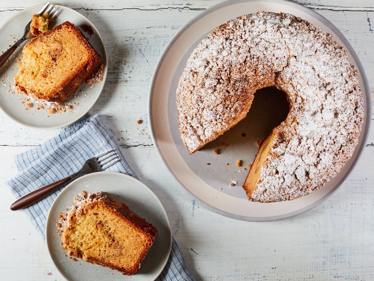 fnkitchen's tweet image. Swap the buttermilk for Greek yogurt in this coffee cake that's full of tang! And if you're all about the buttery brown sugar-cinnamon crumb, @jessiesbakes says you can DOUBLE it 😍

Get the recipe for Vanilla Yogurt Coffee Cake: foodtv.com/3Eo9opU