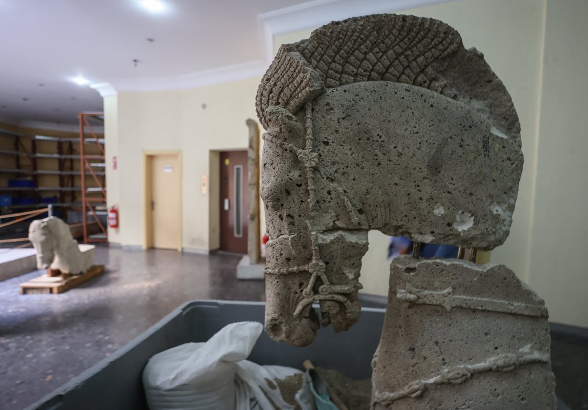 Sarah404BC's tweet photo. Horse, griffon busts from ancient #Phocaea to go on display in #Izmir
https://t.co/39nMLliFXH https://t.co/3K2EofcInn