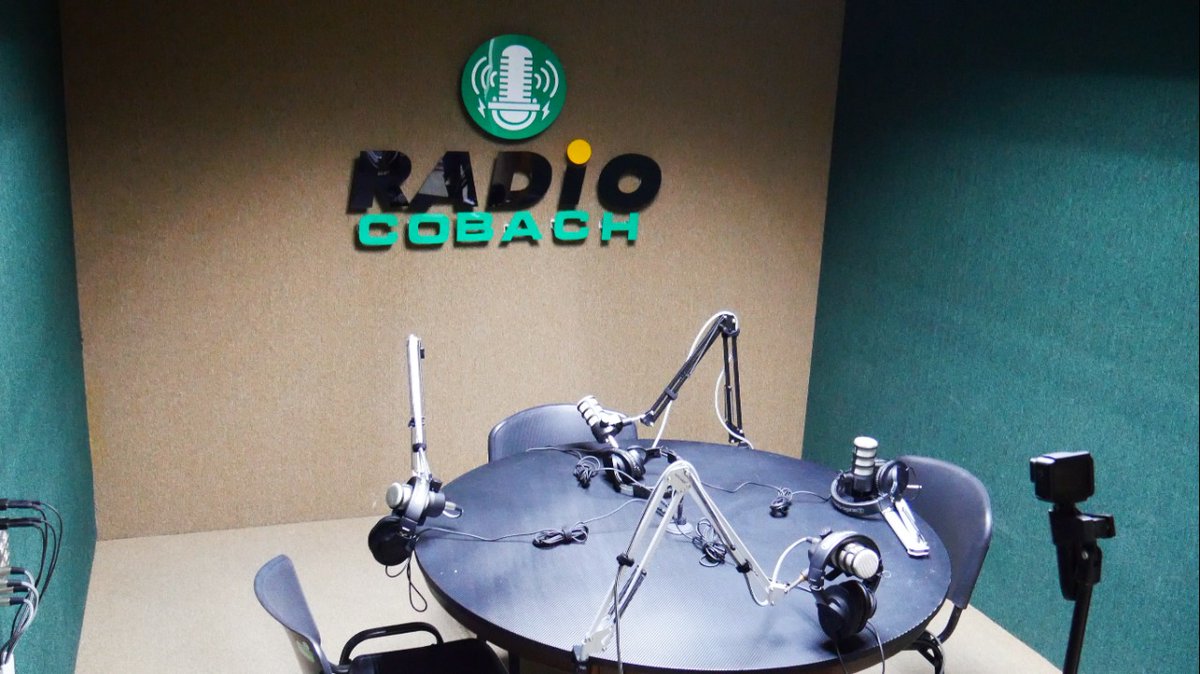 COBACHChihuahua's tweet photo. Encabeza nuestro Director General, Marco Licón Barraza la reinauguración de la cabina “Radio Cobach” del plantel 11, donde se llevó a cabo el simbólico corte de listón para oficializar la reactivación de este importante espacio de aprendizaje para nuestros jóvenes. #RadioCobach https://t.co/vyTn5XOEjX