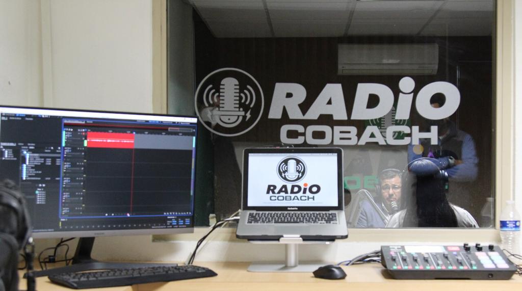 COBACHChihuahua's tweet photo. Encabeza nuestro Director General, Marco Licón Barraza la reinauguración de la cabina “Radio Cobach” del plantel 11, donde se llevó a cabo el simbólico corte de listón para oficializar la reactivación de este importante espacio de aprendizaje para nuestros jóvenes. #RadioCobach https://t.co/vyTn5XOEjX