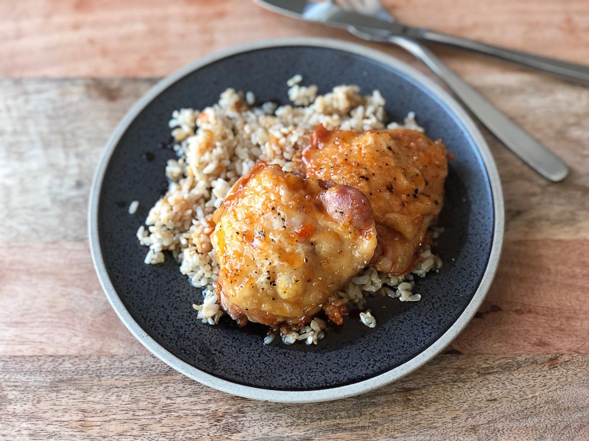 fnkitchen's tweet image. Hot Honey, Garlic and Pineapple Chicken Thighs are a low-fuss but totally satisfying weeknight dinner 🤤 

Get @ronniecwoo's recipe: foodtv.com/3KXPAw0