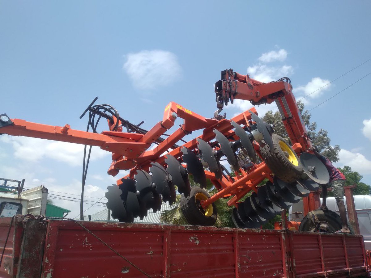 Semegn_T's tweet photo. A Journey of 1000 tractors starts with one tractor, 
It has been a hell of a ride for @AgritechArmada ... 
Welcome to the Planting season.
 #ethiopia #gambella https://t.co/1DFpFFjYwH