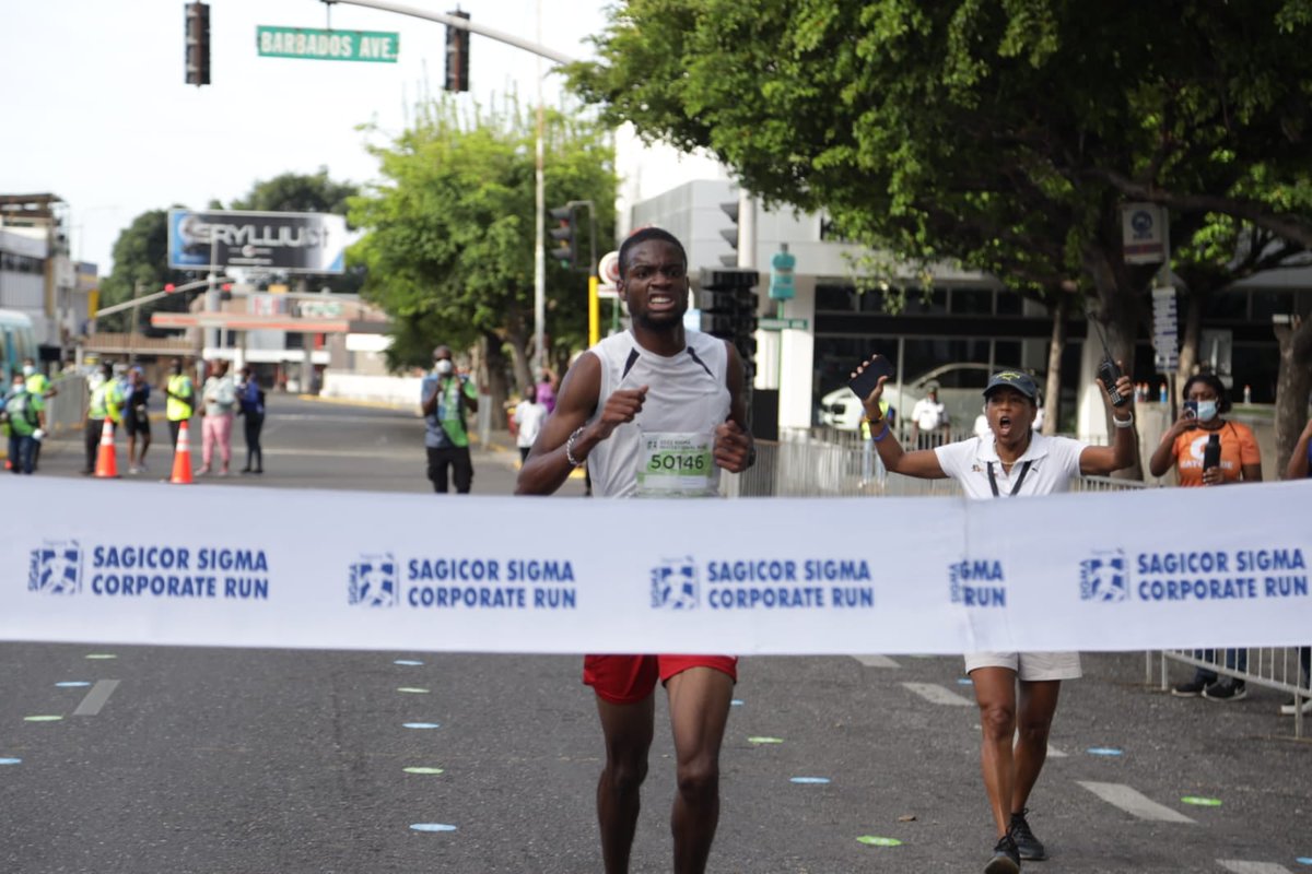 CampionAlumni's tweet photo. ⌛ #Throwback to last month’s Sagicor Sigma Run which was won by Noel Ellis in 18:17 minutes.

🏃Ellis is a former Campion College 🔴 athlete who won 🥉 in the 5000m at the 2021 ISSA Grace Kennedy Boys &amp; Girls Championship.

📷: @SagicorJa 

#RedIsStrong #TBT #ThrowbackTuesday https://t.co/hxSzdq6eF6