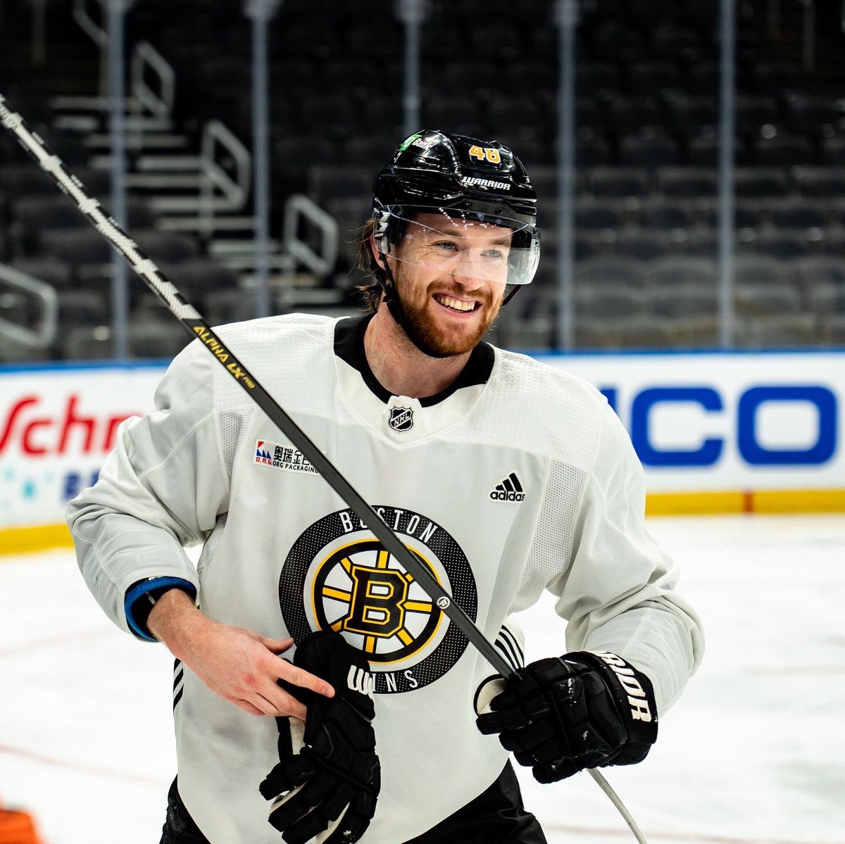 NHLBruins's tweet photo. Cheesy check in from St. Louis👋🏼📸 https://t.co/lbbQiKUbJY