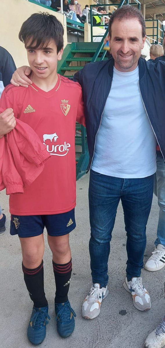 CONVENIO | Enhorabuena a JON ARCOS y ÁNGEL NALDA (2006), IAGO DOMÍNGUEZ (2007) y SERGIO ARNEDILLO (2009) que ésta Semana Santa han jugado diferentes partidos y Torneos con <a href="/CAOsasuna/">CAOsasuna</a> 

¡Felicidades chicos! 

#LaurusRojillos
#SomosLaurus🐝
#SomosCantera