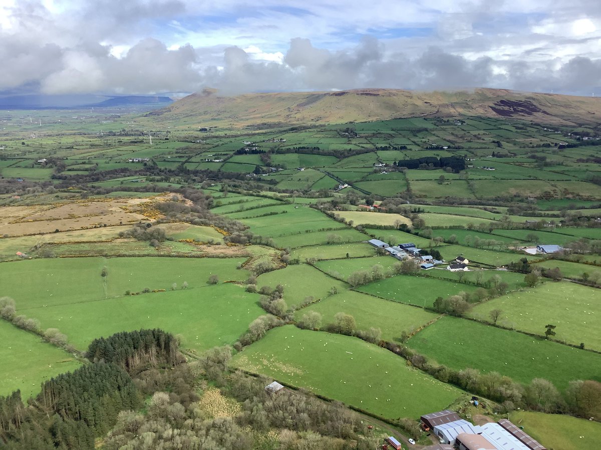 PSNIAirSupport's tweet image. We took the scenic route back from @PSNIDCSDistrict via @PSNICCGDistrict. It was quite a nice day weather-wise... and it would needed to have been to stand in that queue! Thanks to all who gave us a wave as we flew past. 
#AirSupportUnit