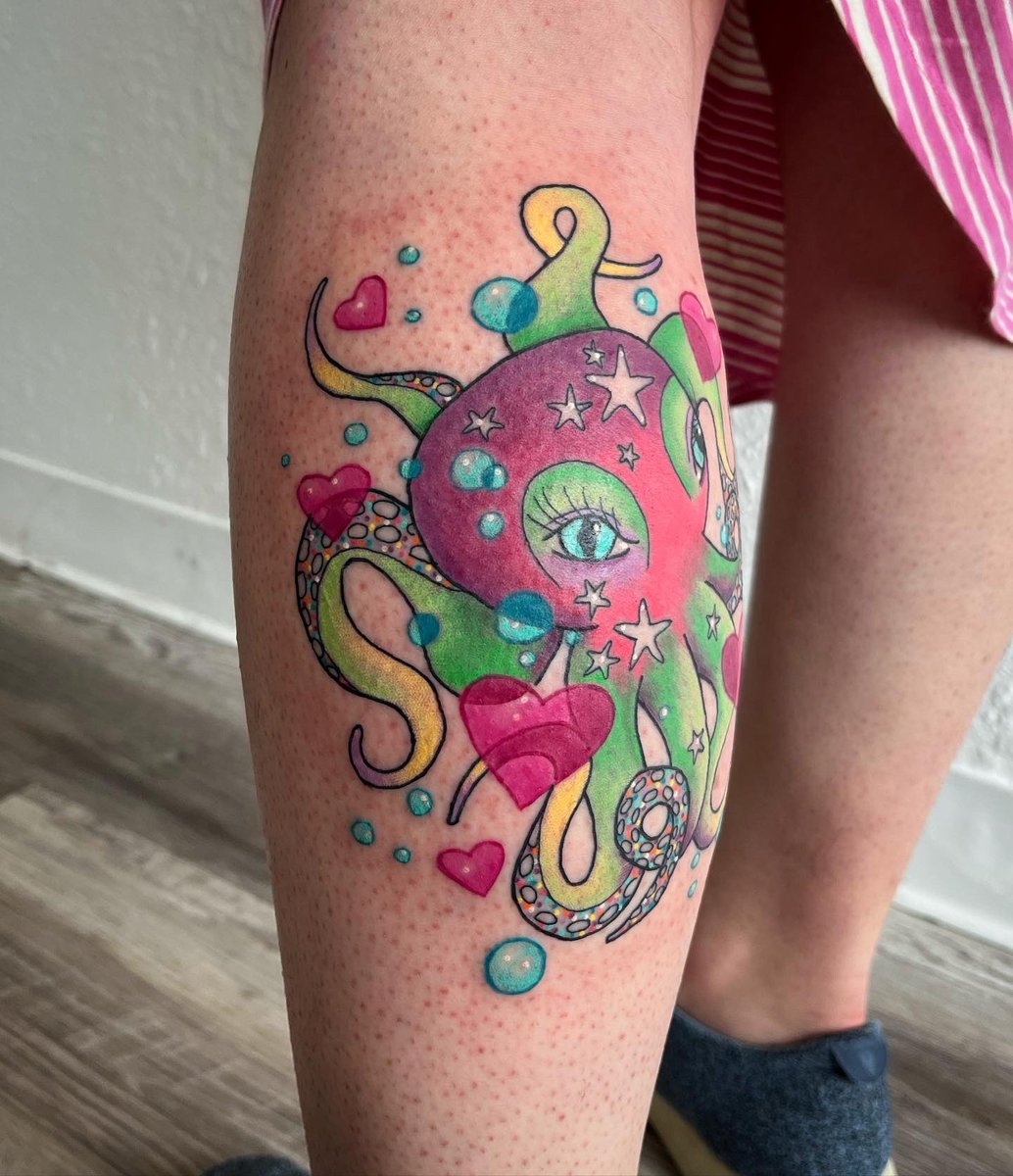 HailstormTattoo's tweet photo. What has eight legs and funky dance moves!? This octopus 🐙 🌈💗 https://t.co/D5rOZ0T3qY