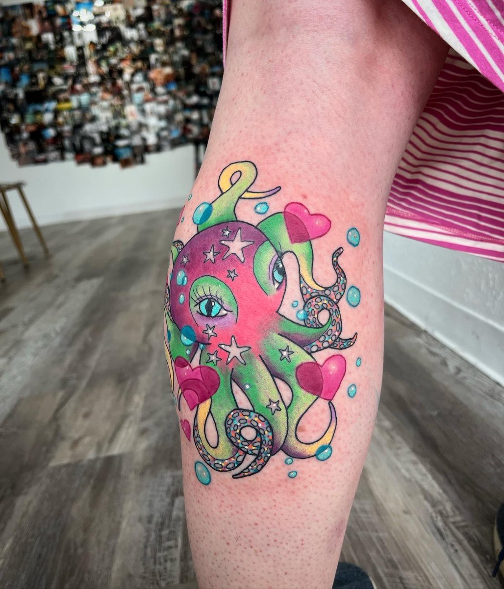 HailstormTattoo's tweet photo. What has eight legs and funky dance moves!? This octopus 🐙 🌈💗 https://t.co/D5rOZ0T3qY