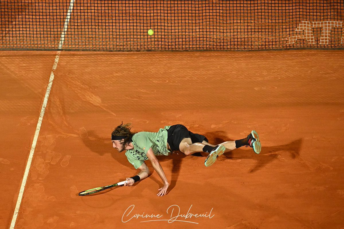 Benoit Maylin on Twitter "Ce plongeon dans la nuit de Tsitsipas pour