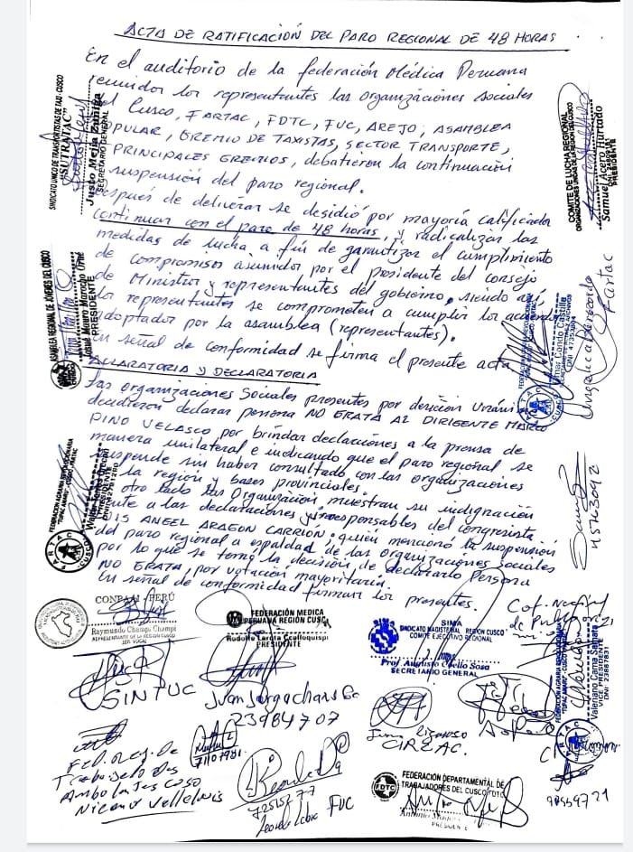 Politiquereando's tweet photo. #Cusco la concentración de medios y demás medios capitalinos no trasmiten en vivo lo que sucede en Cusco porque nadie pide la renuncia de @PedroCastilloTe, lo que se pide es que cumpla con sus promesas o la huelga será indefinida. Se diferencia entre protesta colectiva e interés. https://t.co/XTe5bb32M2