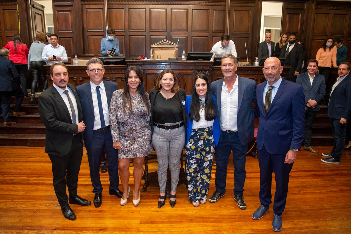 SenadoTodosMza's tweet photo. Felicitamos a los senadores y senadoras provinciales que asumen en este nuevo periodo legislativo.

Les deseamos éxito y toda la fuerza para sostener bien alto las banderas del peronismo en Mendoza. ✌️ 🇦🇷 https://t.co/raHcPgmiGh