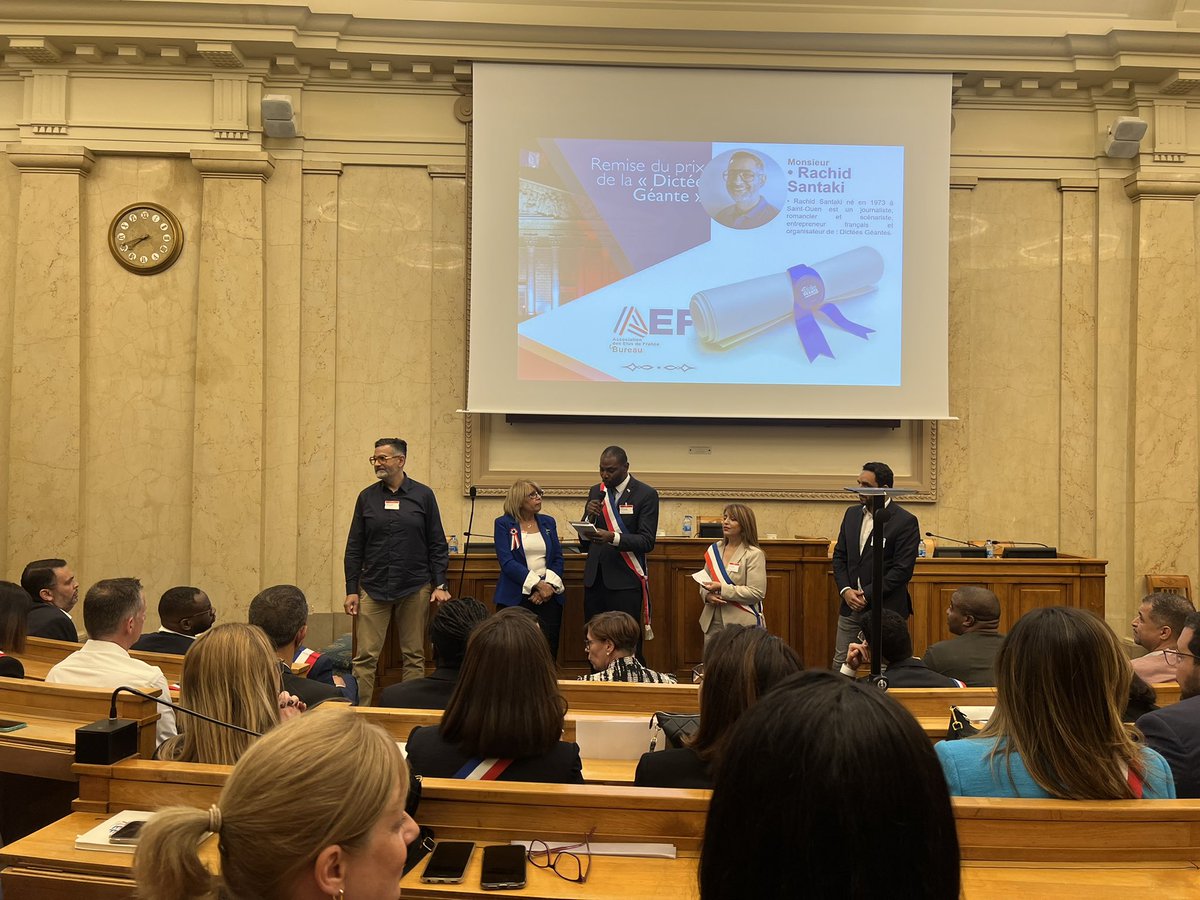 Remise de prix à la lauréate de <a href="/ladicteegeante/">La Dictée Géante</a> des Élus en présence de <a href="/rachidsantaki/">Rachid Santaki « Monsieur Dictée »</a>