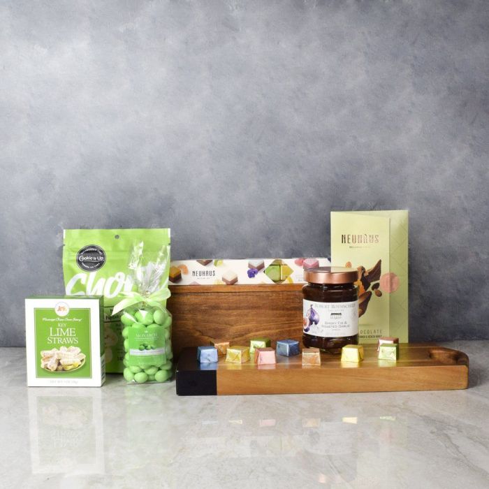 baskets_ph's tweet photo. Life is sweet with TORONTO ISLAND CHOCOLATE BASKET. Indulge in the delicacies and also treat your loved ones with them.

Hurry! Shop now!🎁

https://t.co/h7zDoomrxI

#Basketsphiladelphia #bonbons #almonds #cuttingboard #spearmints #scotchmints #garlic #chocochips #limestraws https://t.co/YSontSS1sn