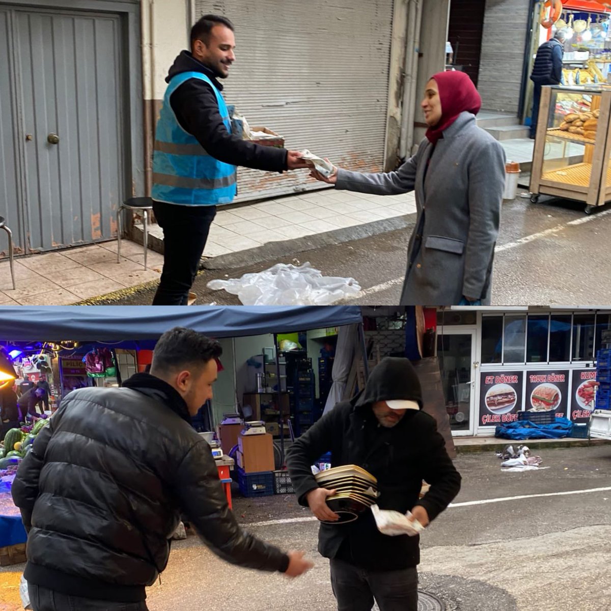 osmngzakgenclik's tweet photo. İftara Beş Kala 🌙 

Bugün de #İftara5kala programımız için Cumhuriyet Caddesinde sahalardaydık.💪🏻

#Ramazan https://t.co/s7APSBMyRw