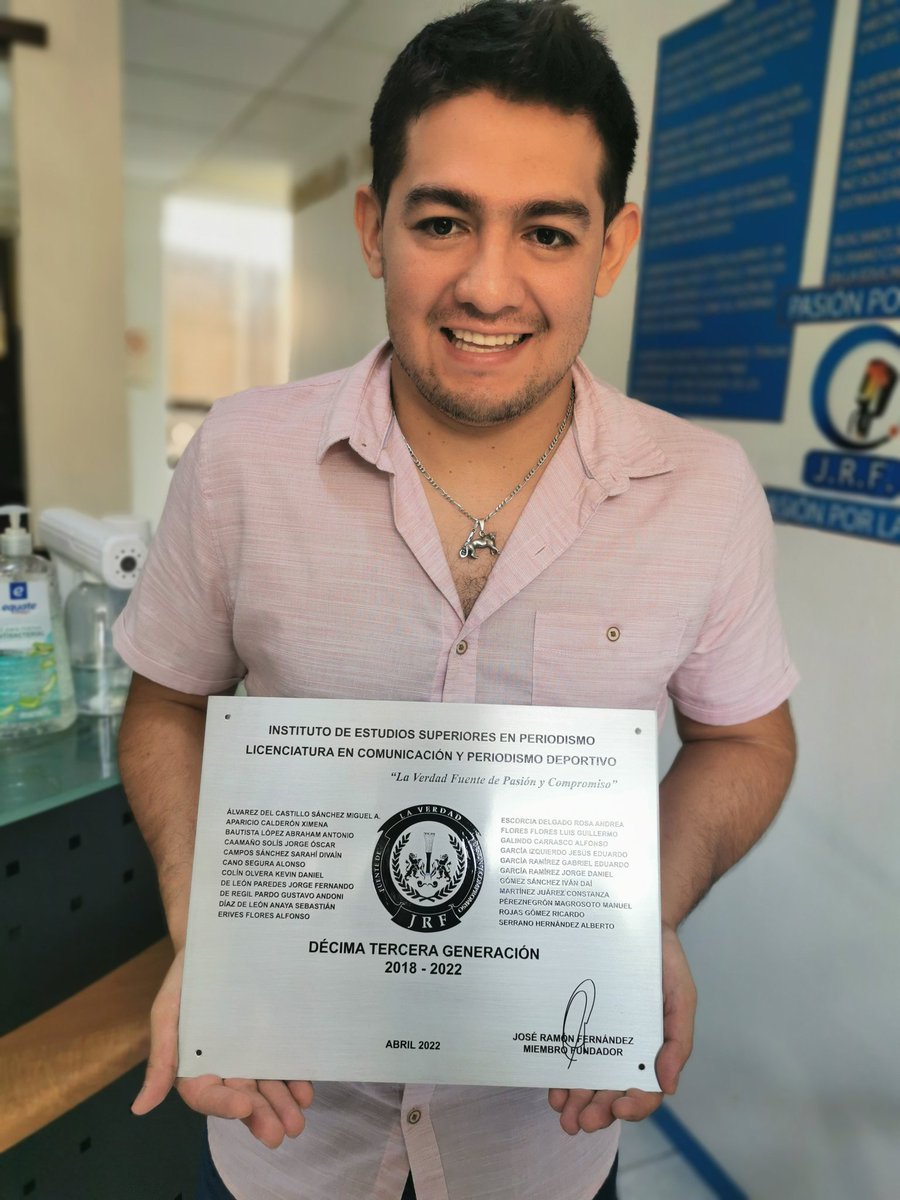 daigs25's tweet photo. Oficialmente terminó la escuela 😍🥰🤩

Ya era hora maldita sea, yo decidí cambiarme por el periodismo y los deportes y al fin terminé 25 años de estudiar, ha sido un honor compartir salir con tanta gente talentosa incluyendo maestros y otros alumnos https://t.co/JSnuXDGmIr
