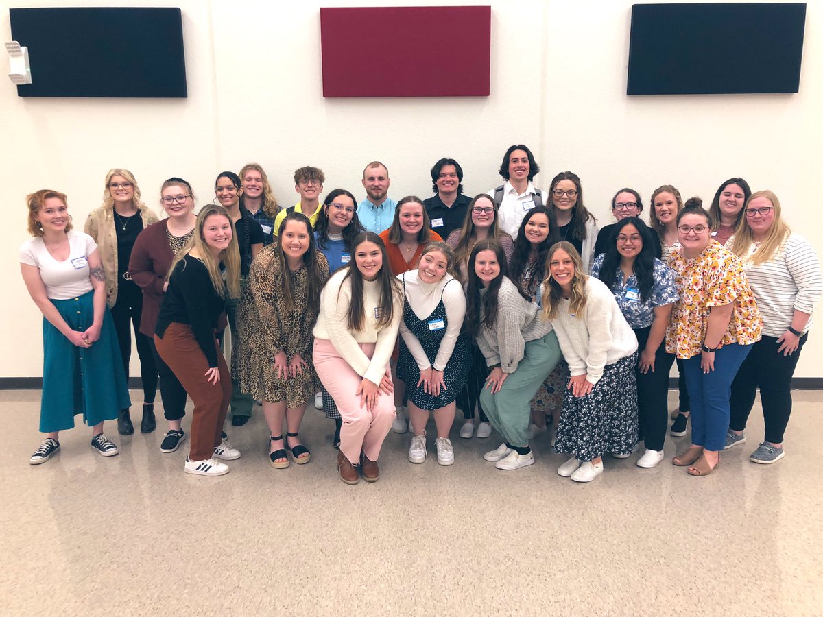 RussellSwanson1's tweet photo. Emporia State elementary education students rocked their microteach experiences in local schools! One of the many reasons to attend @TTC_ESU at @emporiastate! Special thanks to @Olpe_Schools, @lebowolves and @284Usd for having us! #StingersUp #edutwitter #goodteachingmatters https://t.co/de3SCr4JB4