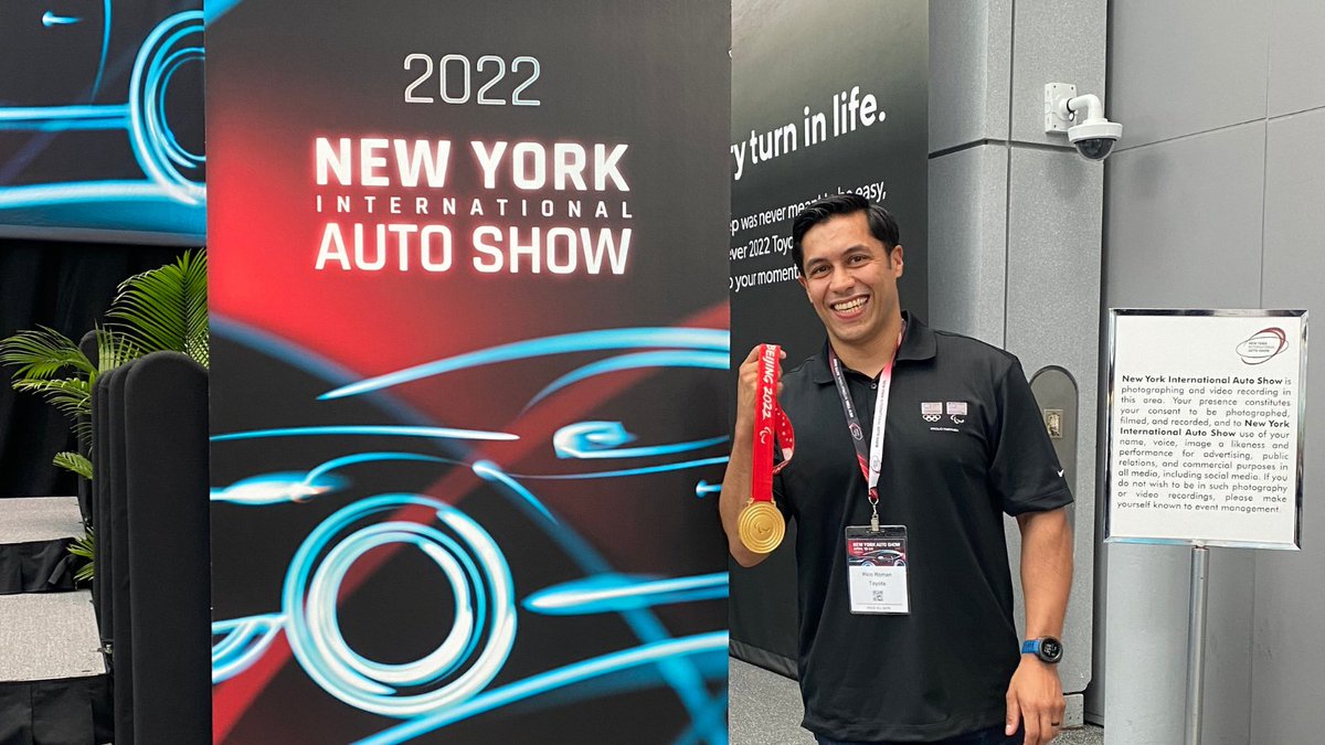 GNYADA_official's tweet photo. 3x Paralympian and 3x gold medalist, Rico Roman @RicoSled23, was all smiles at the @NYAutoShow this weekend! ๐
#NYIAS #olympics #RicoRoman #sledhockey https://t.co/foyi4kkK4x