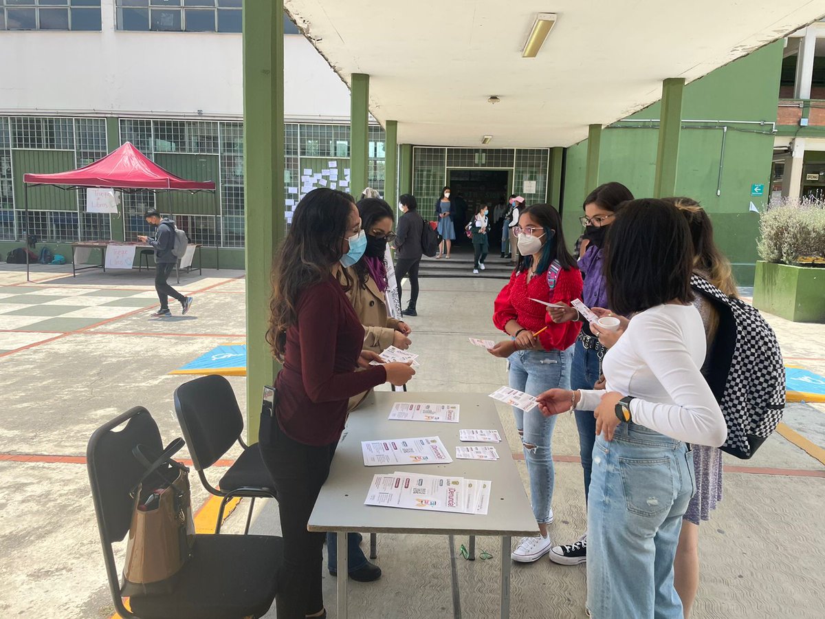 UAEM_MX's tweet photo. En atención a los casos de violencia de género, personal de la Oficina de la Abogada General acudió al Plantel "Lic. Adolfo López Mateos" y @UaemexDerecho para recabar posibles denuncias de la comunidad en estos espacios académicos.

#TuDenunciaSíFunciona
#SomosUAEMéx💚💛 https://t.co/Lh5M5D189j