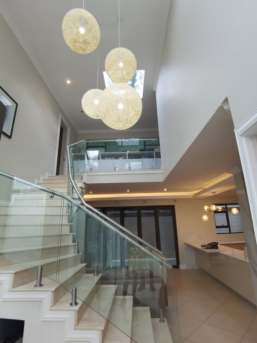 intrlinkdesign's tweet photo. Sandown Interior design completed.  From 3D design to the implementation. #interior #renovation #luxuryhomes #homedecor #kitchen #kitchendesign #modernhome #contempory https://t.co/aNxTgEgnLE