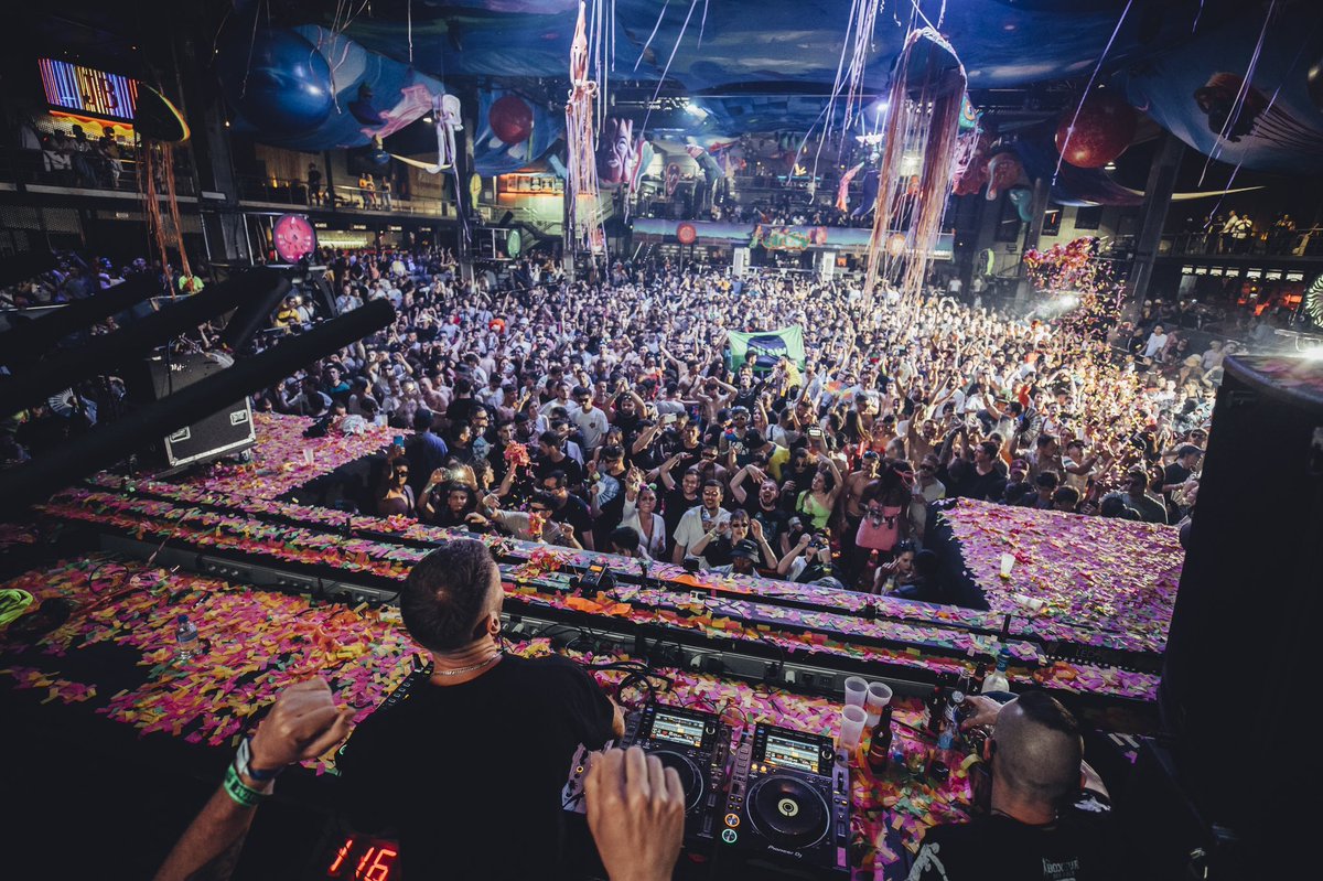 AndresCampoOFC's tweet photo. Qué linda te ves Esperancita! @fabrikdiscoteca https://t.co/37w2ypU4qq