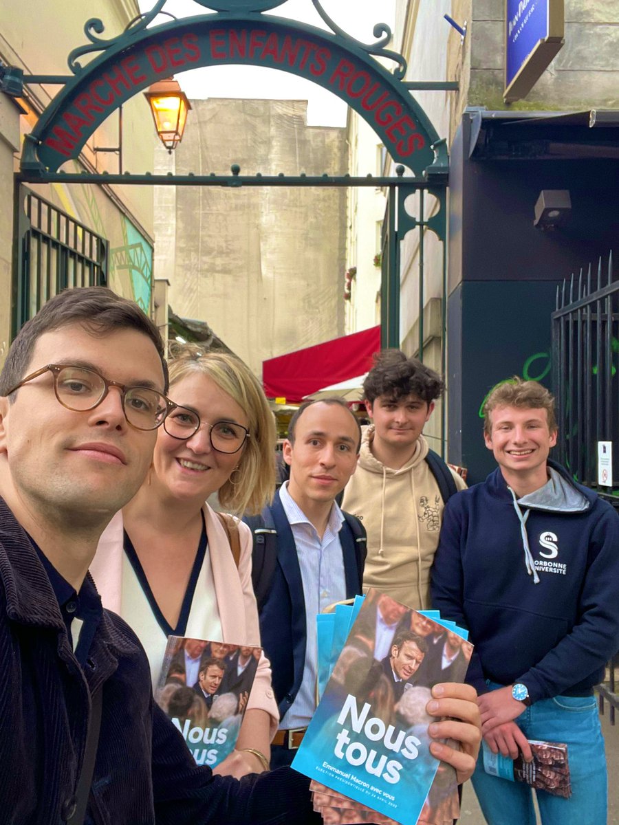 PierreBaty's tweet photo. Avec la députée européenne @MariePierreV au marché des #EnfantsRouges à #ParisCentre pour convaincre les Parisiens de défendre l’Europe 🇪🇺 dimanche prochain ! https://t.co/5QlAVodH5h