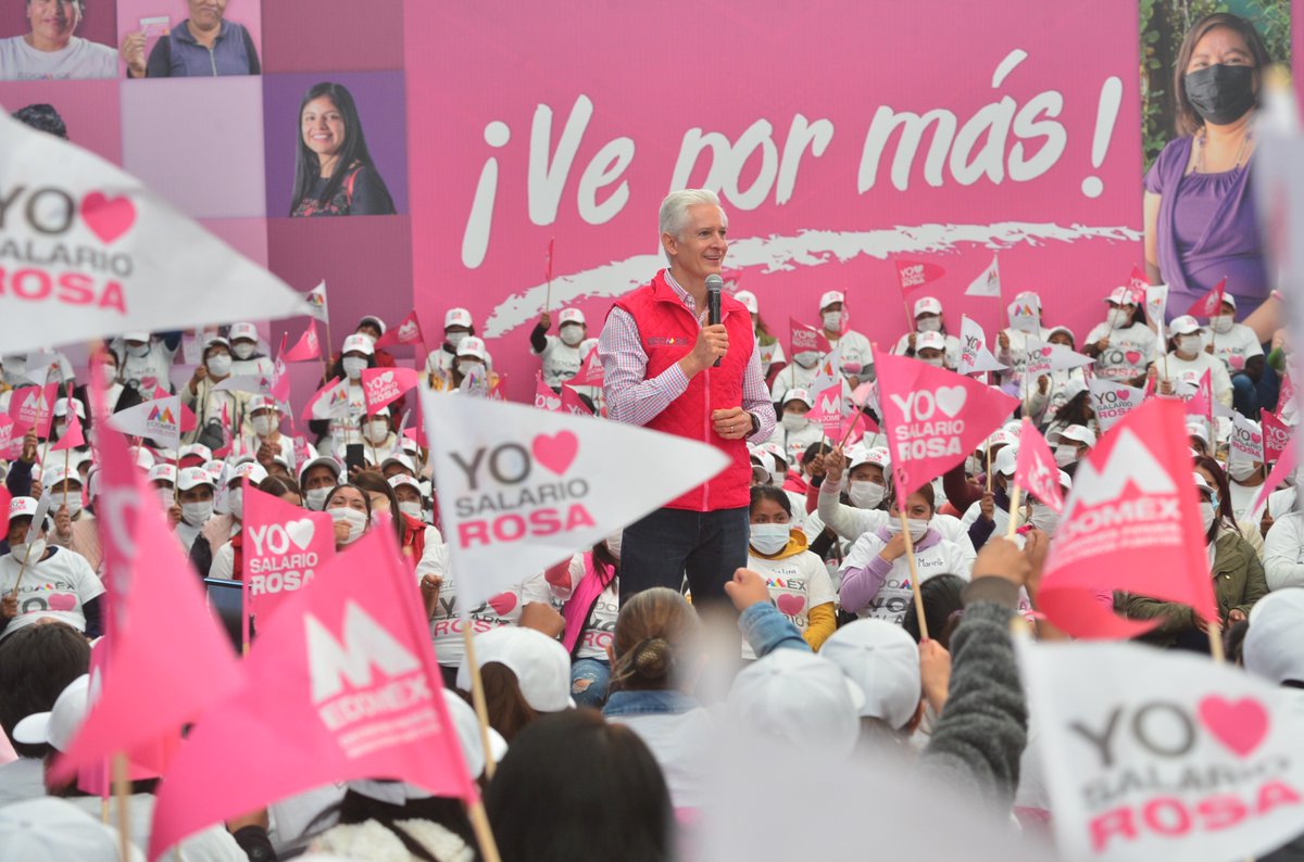 alfredodelmazo's tweet photo. Estamos en #Toluca para reconocer con el #SalarioRosa a más de seis mil amas de casa. Ustedes son el orgullo de sus familias y el nuestro también. #VePorMás https://t.co/a35EJgFkX4