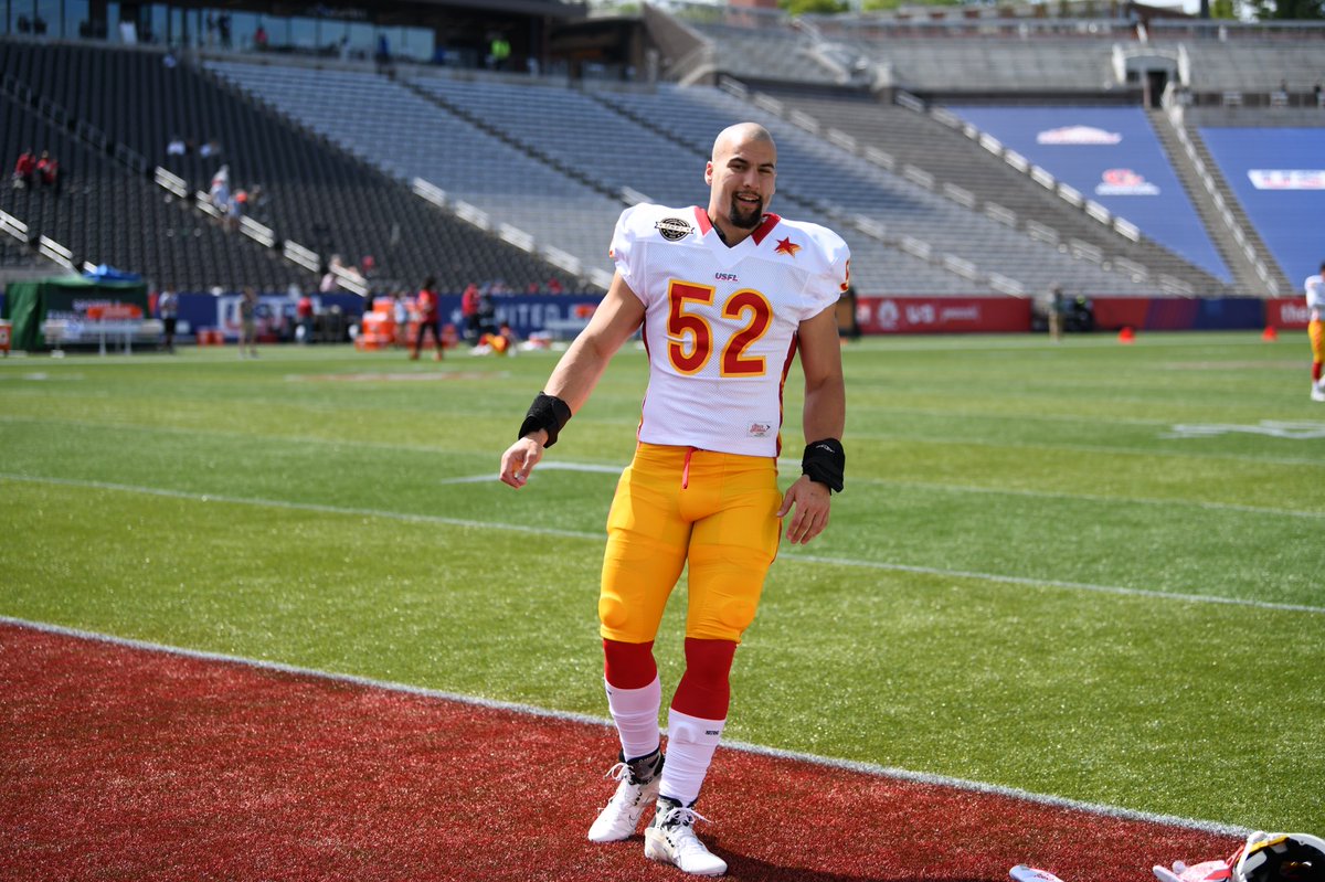 Emilnem's tweet photo. Fun story about @USFLStars LB @bandothemando: I was struggling to take a picture and he stopped his warmup to pose the helmet/gloves for me. What a guy. And yet I’m still bad at taking pictures. I don’t get it. #USFLOpeningWeekend https://t.co/nk12OtPDY7