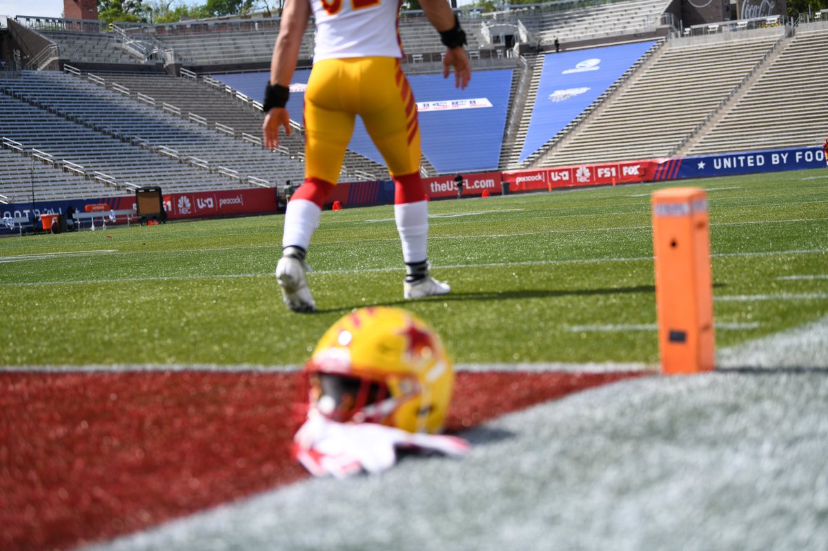 Emilnem's tweet photo. Fun story about @USFLStars LB @bandothemando: I was struggling to take a picture and he stopped his warmup to pose the helmet/gloves for me. What a guy. And yet I’m still bad at taking pictures. I don’t get it. #USFLOpeningWeekend https://t.co/nk12OtPDY7