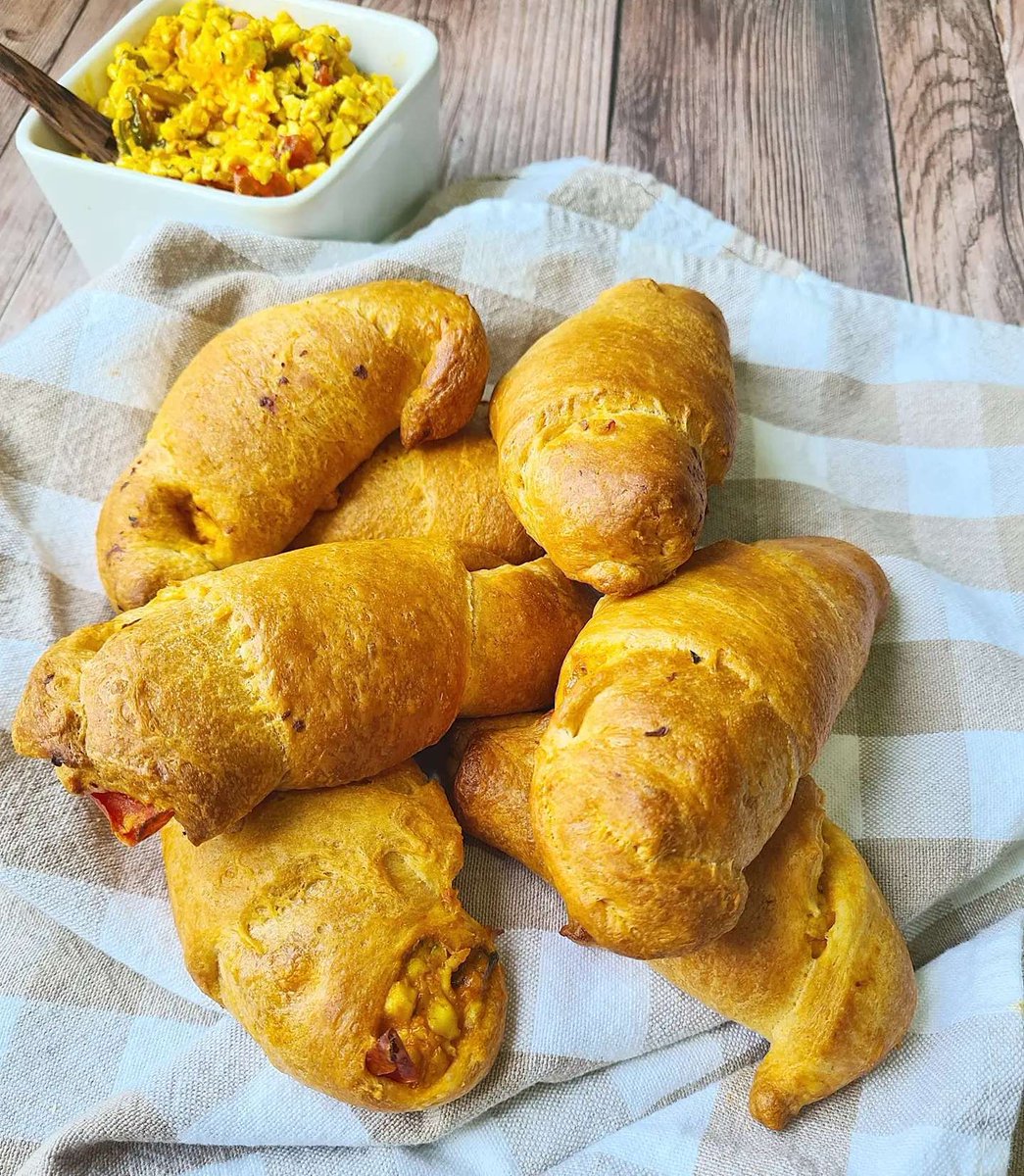 MorinagaTofu's tweet photo. 🥐 "CHEESY" TOFU SCRAMBLE CRESCENT ROLLS 🥐
With a #scramble filling made of sautéed veggies, Mori-Nu Silken Tofu, and vegan cheddar, you'll be craving seconds. 😍 Our tofu is an ideal #eggreplacement!
📷/#recipe: https://t.co/LPoSarGbSc
https://t.co/lQUfNbiE43 https://t.co/5npwKWzN4y
