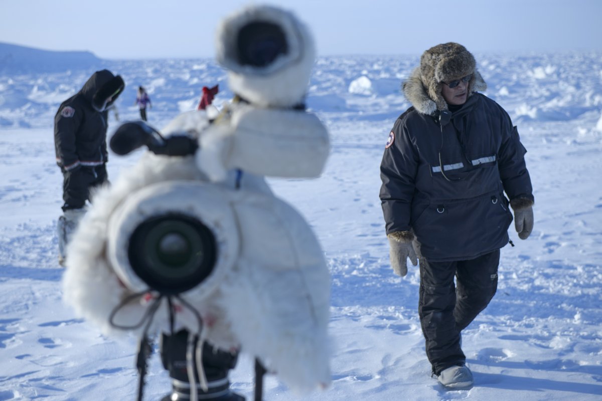 IsumaTV's tweet image. For our #films, even the camera gets a warm parka! ❄️ With director Zacharias Kunuk on the set of "One Day in the Life of Noah Piugattuk". 📸: Levi Uttak. 
#inuit #inuitfilms #nunavut