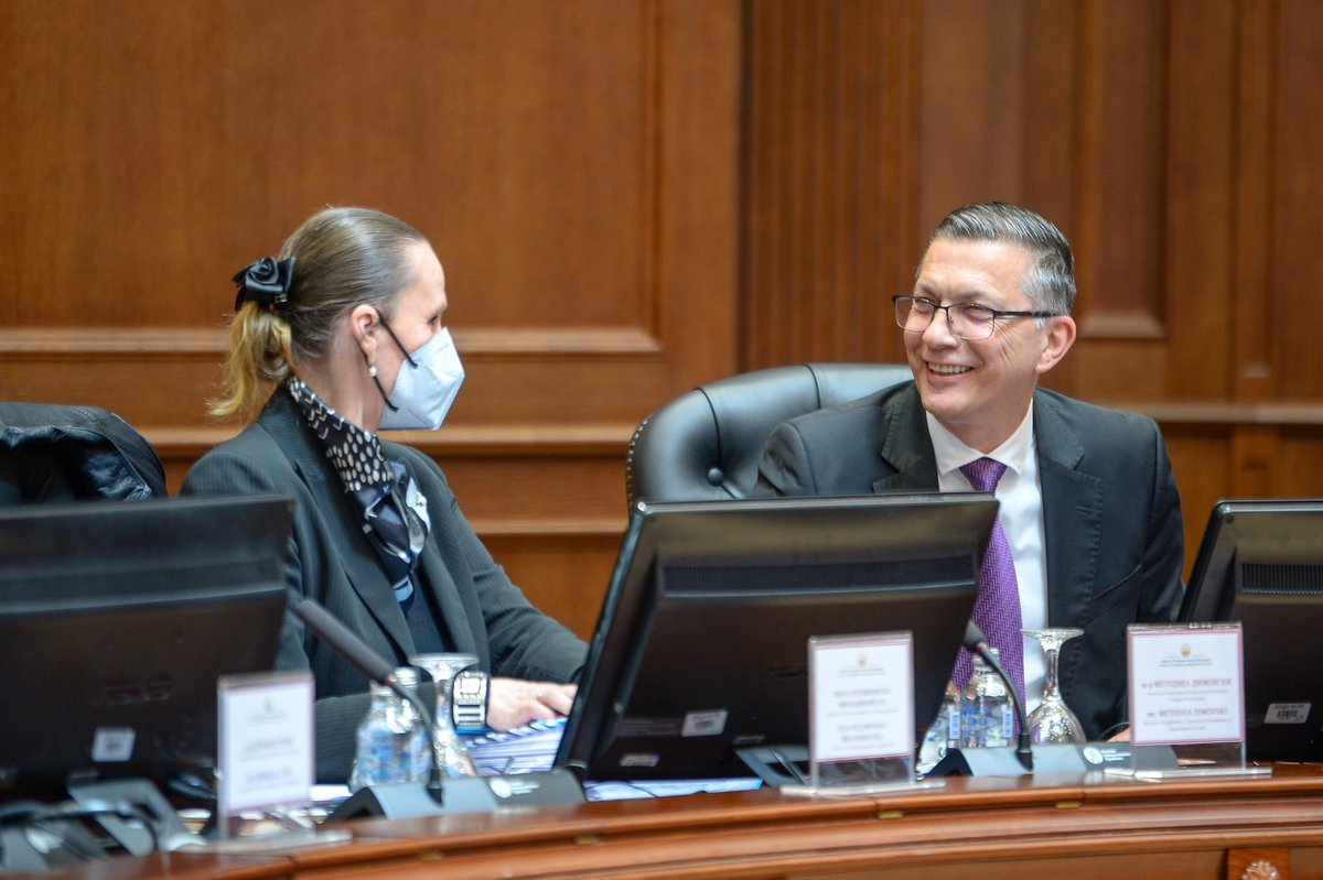 ✅ Укината мерката домашна изолација/карантин од 7 дена за лицата кои при влез на граничните премини нема да приложат еден од досега предвидените сертификати или потврди.