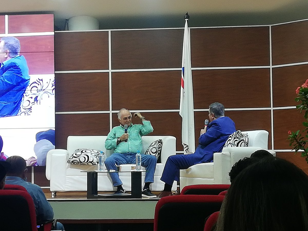 marquitosgarces's tweet photo. Conversatotorio con 'Pecoso' Castro en Cali, en el lanzamiento del libro escrito por Francisco Henao y Santiago Cruz. https://t.co/1CroH2RThw