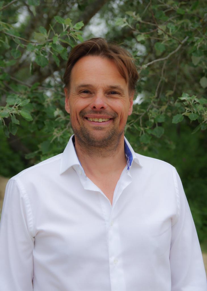 Jan Hillenius is vooral bekend als eindredacteur van Vandaag Inside. Naast zijn werk aan het veelbesproken tv-programma met Derksen, Van der Gijp en Genee heeft hij een bijzonder boek geschreven.  Daarover praat hij straks in de RUR Lunchbreak met <a href="/JanDirkStouten/">Jan Dirk Stouten</a>.