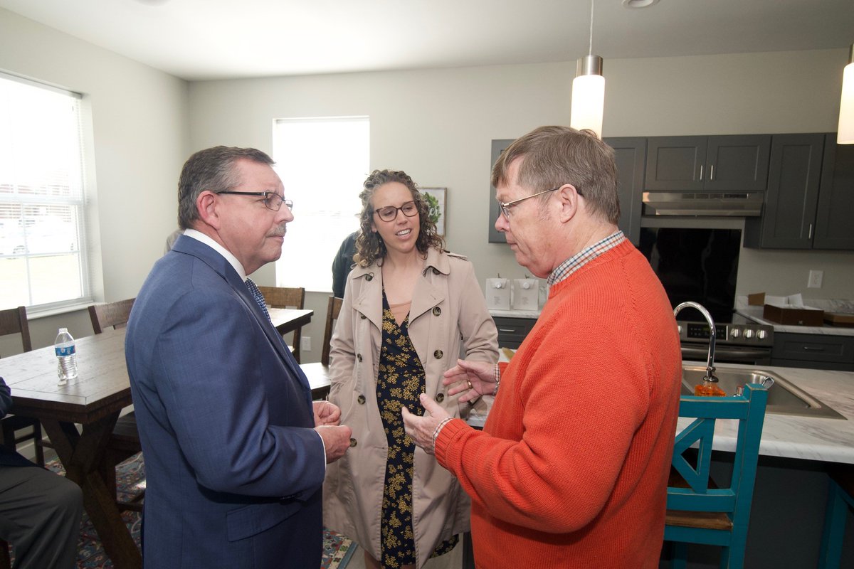 TN_Housing_Dev's tweet photo. Congrats to Kingsport Housing, KHRA Exec. Dir. Terry Cunningham, & Mayor Pat Shull on the completion of Slate House, a beautiful new group home which will provide a safe, supportive, & structured living environment for residents in recovery. We were honored to join you! #CHI2 https://t.co/UMyFFtClpA