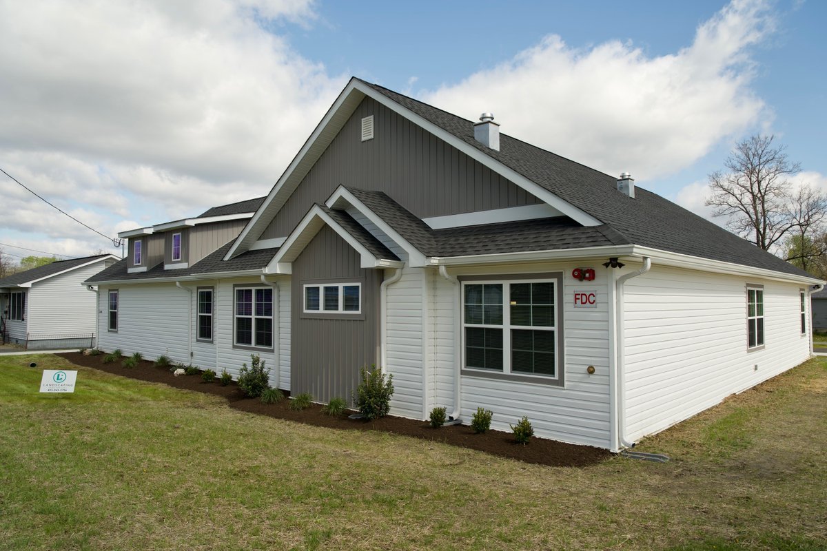 TN_Housing_Dev's tweet photo. Congrats to Kingsport Housing, KHRA Exec. Dir. Terry Cunningham, & Mayor Pat Shull on the completion of Slate House, a beautiful new group home which will provide a safe, supportive, & structured living environment for residents in recovery. We were honored to join you! #CHI2 https://t.co/UMyFFtClpA