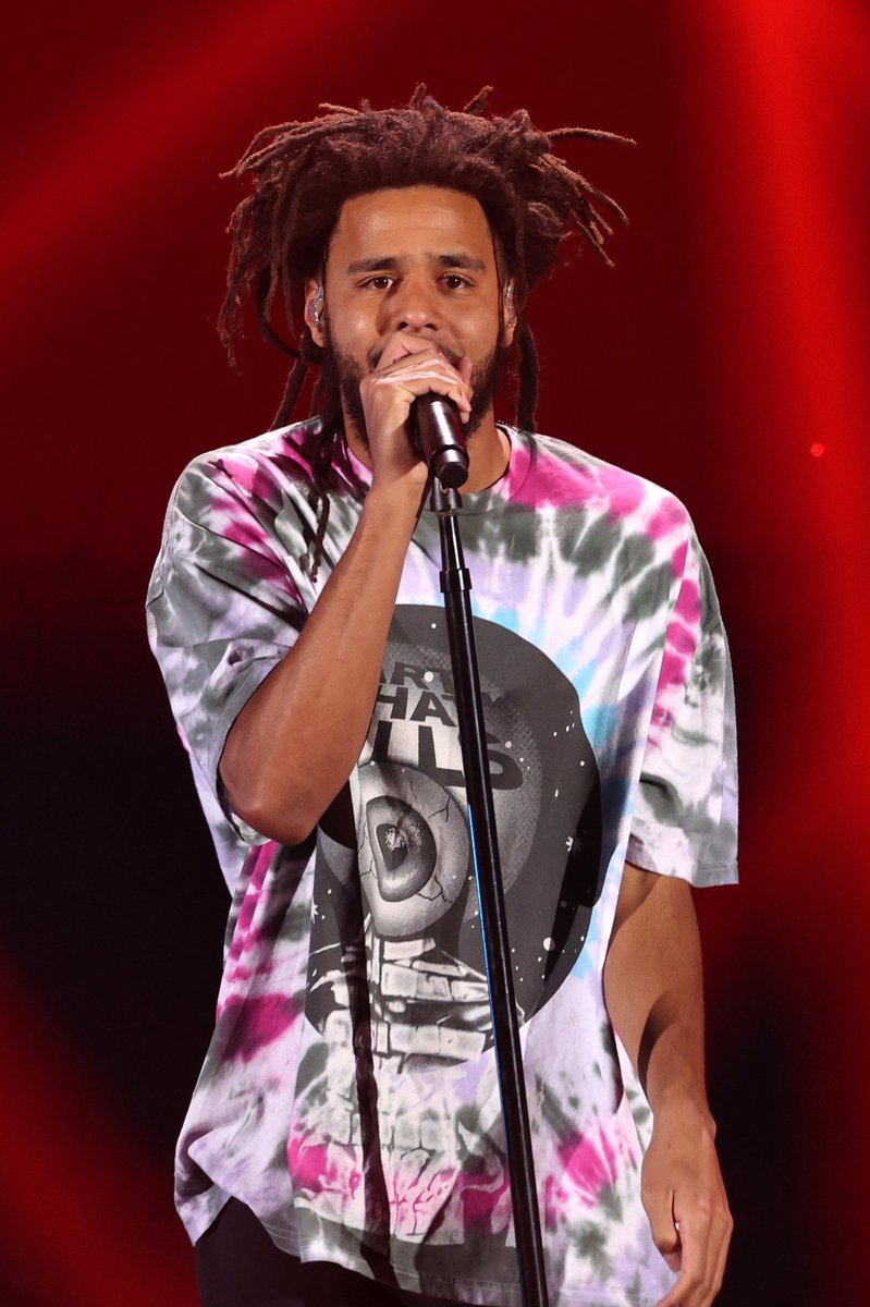 TeamDreamville's tweet photo. If you’ve ever seen J. Cole live, share a video in the replies ⚡️⬇️ https://t.co/Byq6JSCM5Q